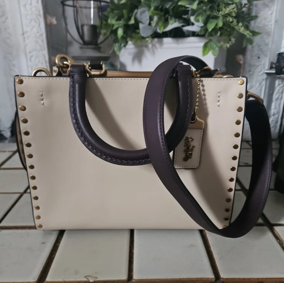 Coach Rogue 25 with Rivets - Picture 5 of 11